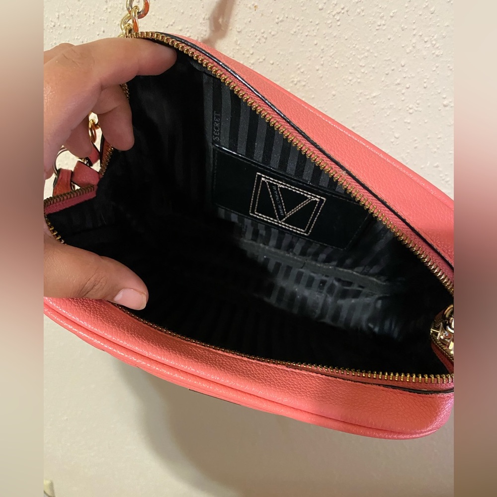 Crossbody - Picture 3 of 6